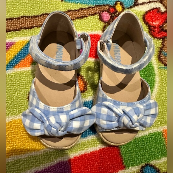 Toddler girls 👧 Gymboree gingham sandals. 🩴 - Picture 2 of 5